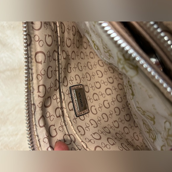 Guess bag light pink more like cream - Picture 2 of 5